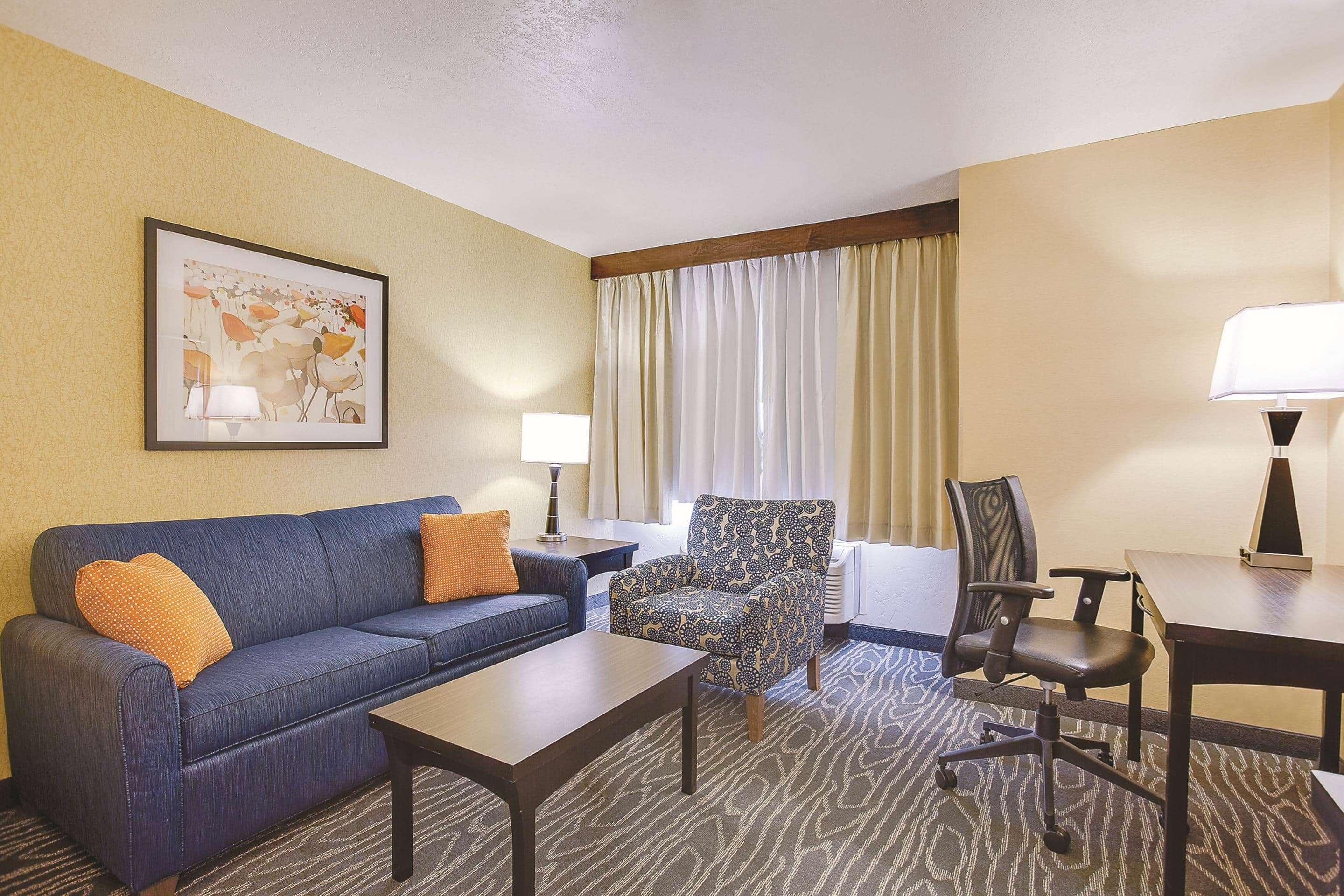 La Quinta By Wyndham Logan Exterior foto